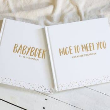 Set kraambezoekboek & babyboek - wit jongen meisje eerste jaar negen maanden geboorte kraamcadeau kraamvisite invullen mijlpalen herinnering
