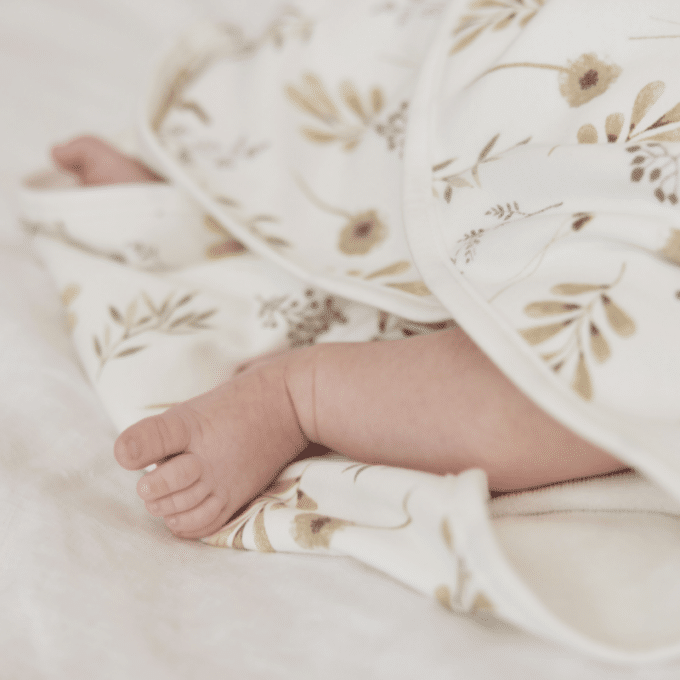 Badcape wild flowers jollein badstof bad douche afdrogen zacht mooi wit