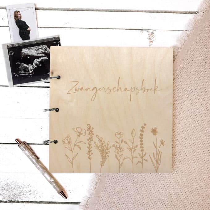 Zwangerschapsboek van hout