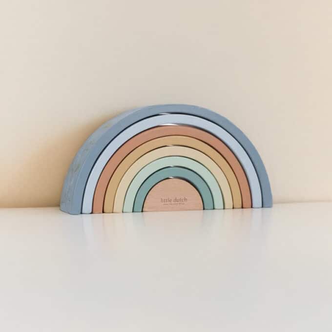 Stapelaar-Little-Dutch met achtergrond