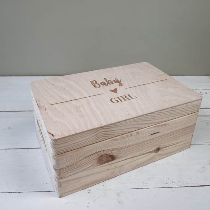 Outlet | Kleine memorybox 'baby girl (tekst weggevaagd)