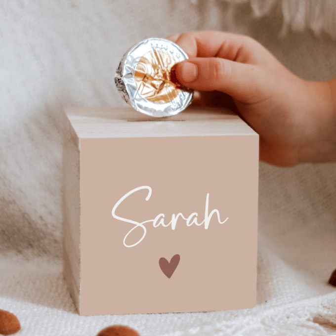 gepersonaliseerd sinterklaas cadeau voor een meisje; spaarpotje met naam.