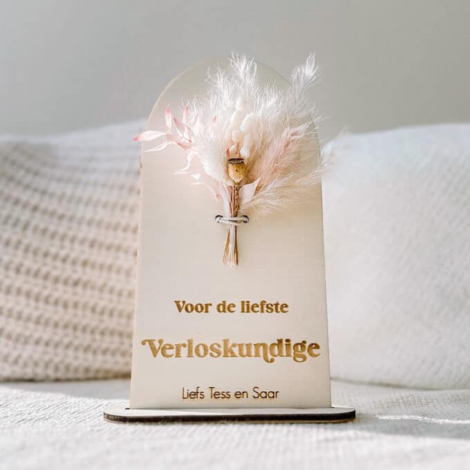 houten standaardje droogbloemen verloskundige