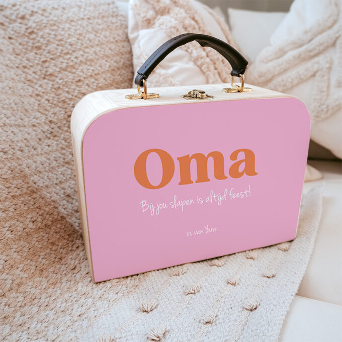 koffer oma met personalisatie roze