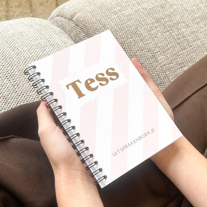 uitsprakenboekje roze pastel met naam