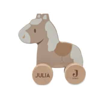 houten paard van jollein gegraveerd met naam