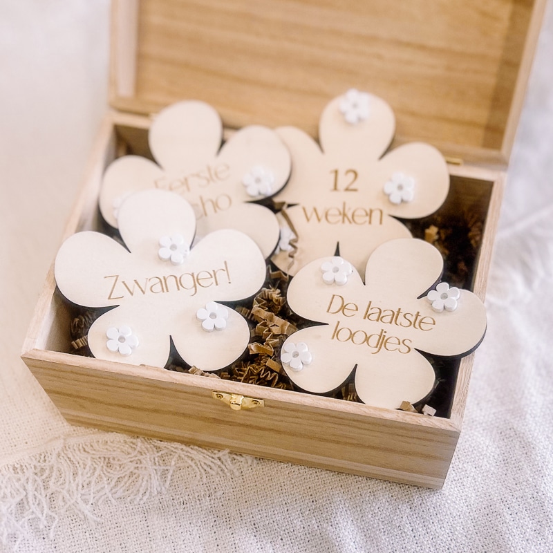 houten mijlpaalset met acryl zwangerschap bloemen houten mijlpaalset met acryl zwangerschap bloemen