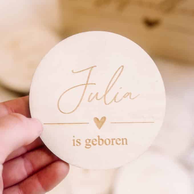 baby mijlpalen vastleggen met houten mijlpaalkaarten eerste jaar
