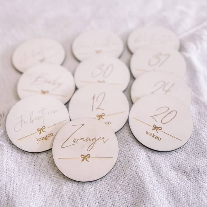 houten mijlpaalkaarten zwangerschap strikje 12 stuks