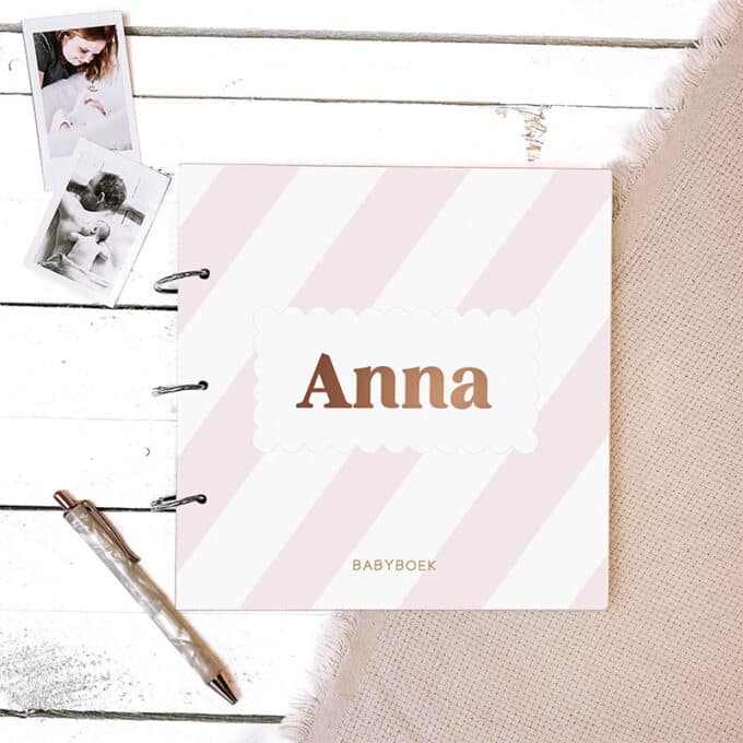 babyboek pastel roze met naam