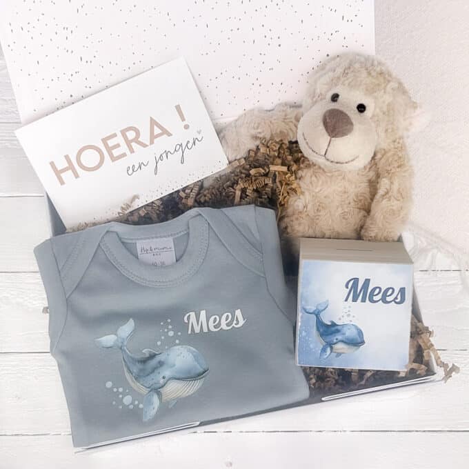 kraamcadeau jongen walvisje gepersonaliseerde babybox