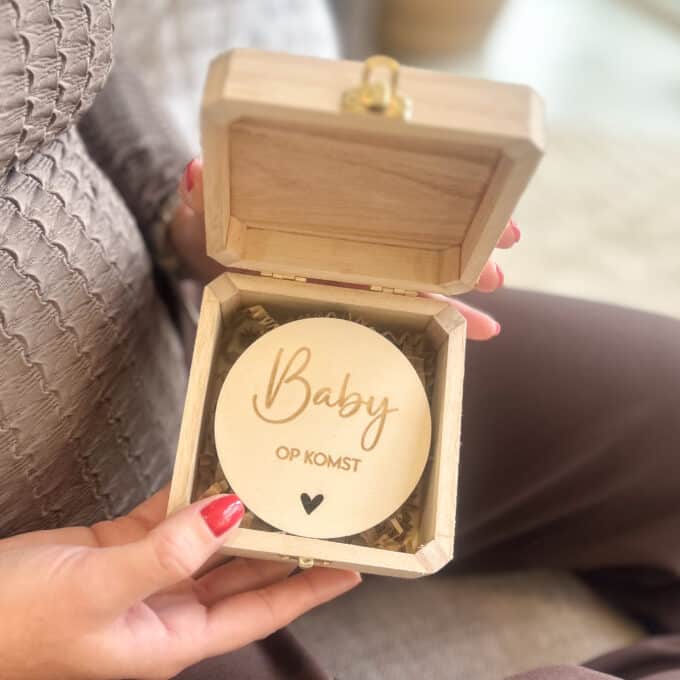 aankondigingskistje baby op komst van hout