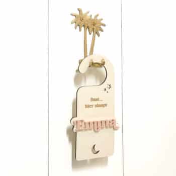 houten deurhanger acryl roze met naam