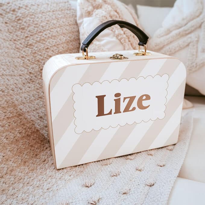 gepersonaliseerd houten kinderkoffertje met naam beige pastel