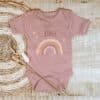 gepersonaliseerde romper met naam regenboog oud roze