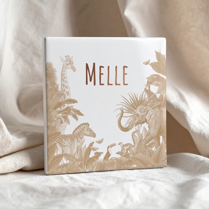 geboortetegel met naam jungle party sepia voor beige babykamer