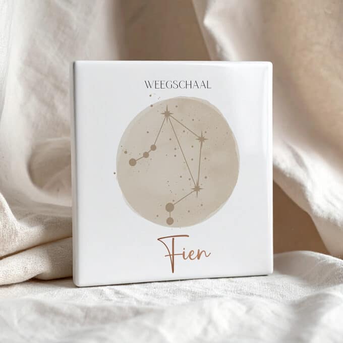 geboortetegel met naam en sterrenbeeld