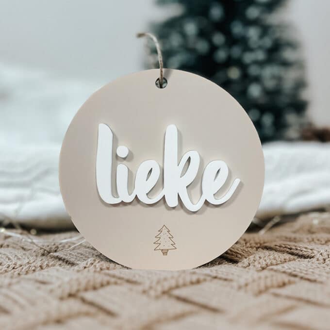 kerstbal met naam beige; gepersonaliseerde kerstbal naturel kleur