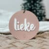 Kerstbal met naam roze; gepersonaliseerde kerstbal met naam