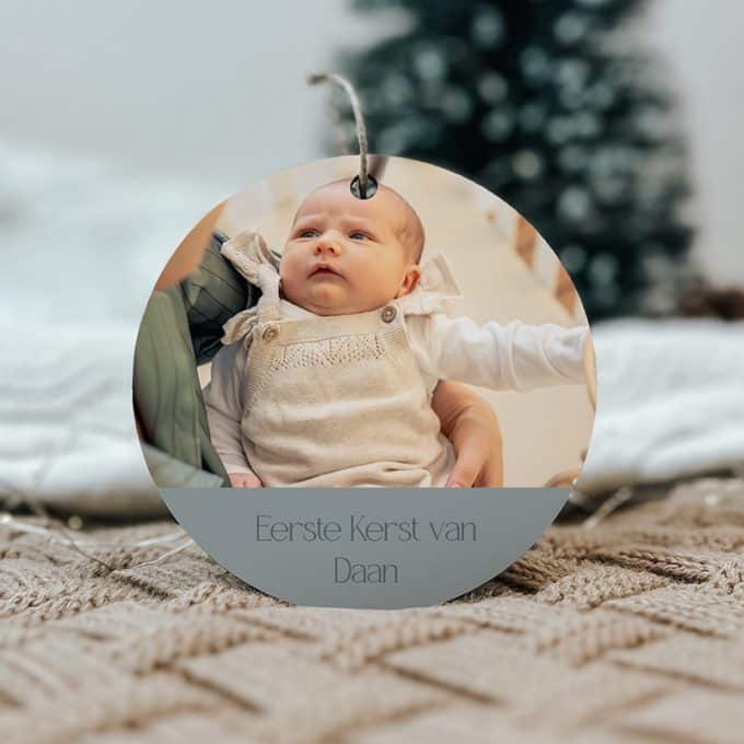 kerstbal met foto en naam "eerste kerst van" blauw