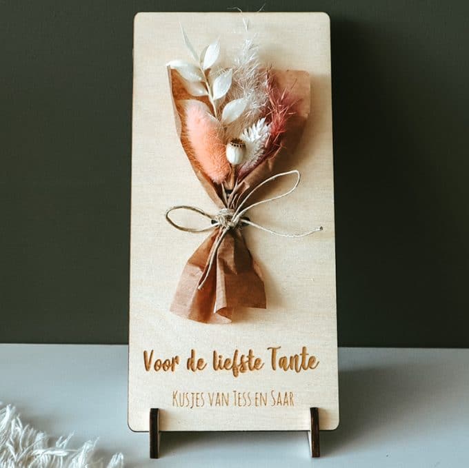 houten standaardje met droogbloemen boeketje tante