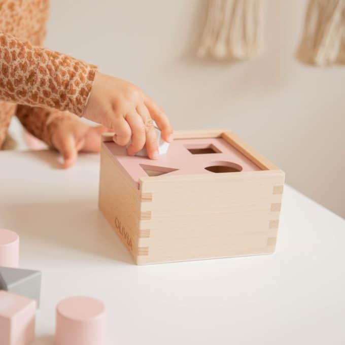 Label Label | Shape sorting box roze met naam