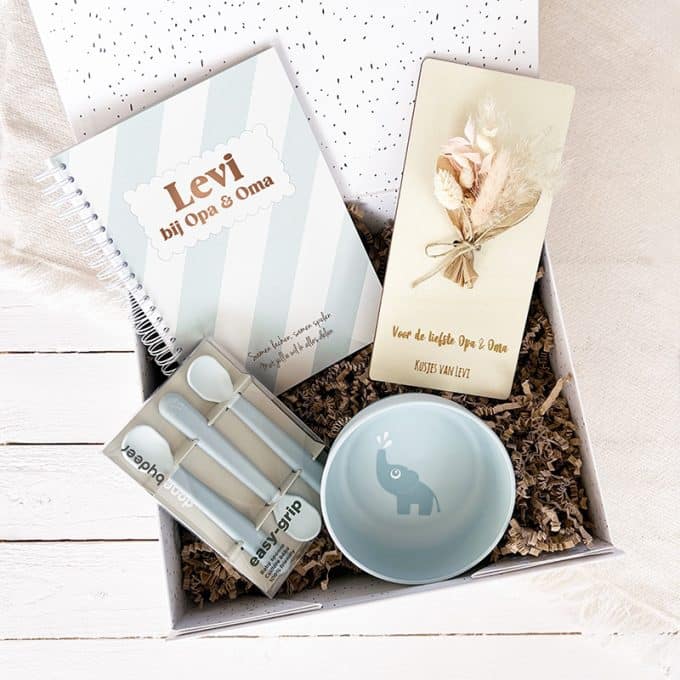 thuis bij opa & oma cadeaubox jongen blauw; cadeau baby en grootouders