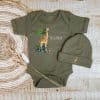 set romper muts giraffe groen gepersonaliseerd