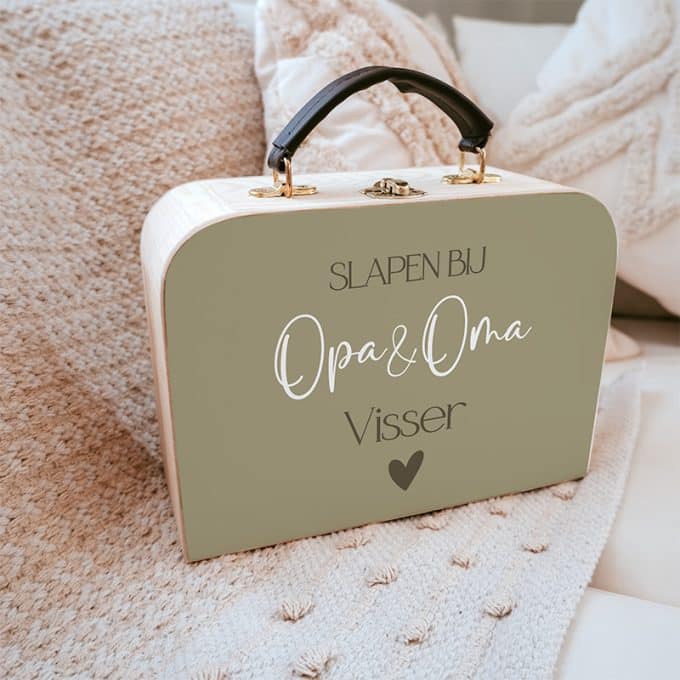 koffertje slapen bij opa en oma met achternaam gepersonaliseerd cadeau