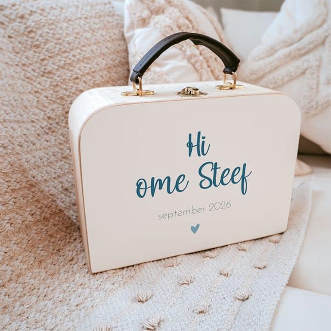 koffer oom aankondiging van de zwangerschap