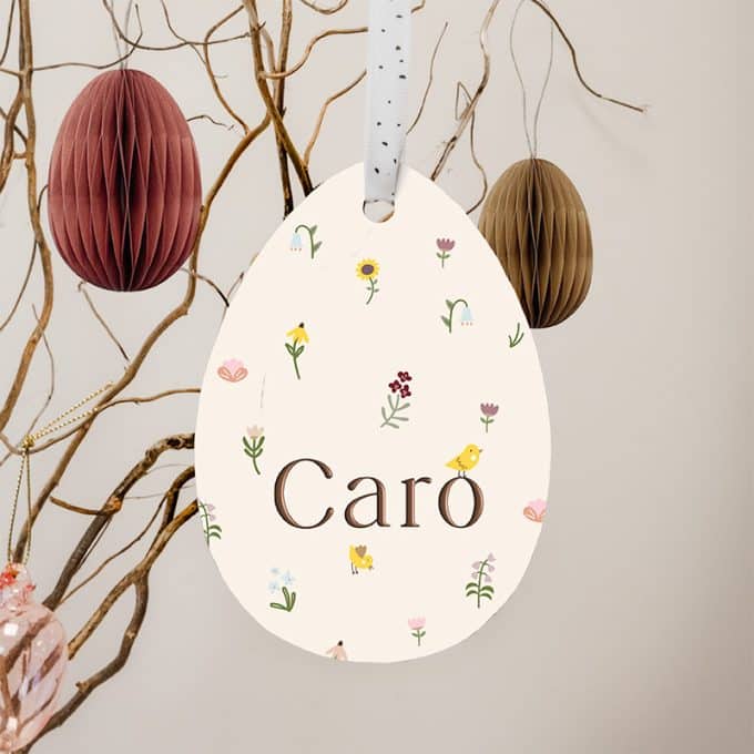 houten paashanger met naam en bloemetjes Hip&Mama Box paasdecoratie