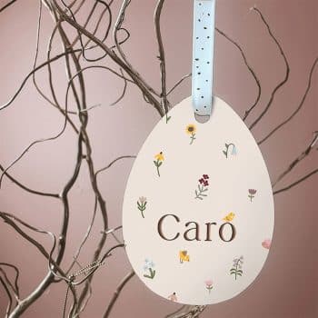 paashanger met naam en bloemetjes