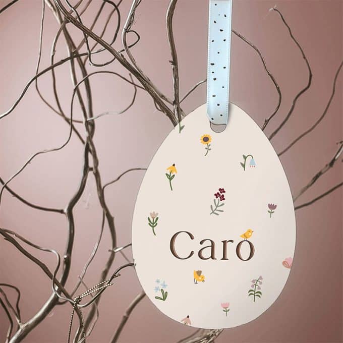 paashanger met naam en bloemetjes