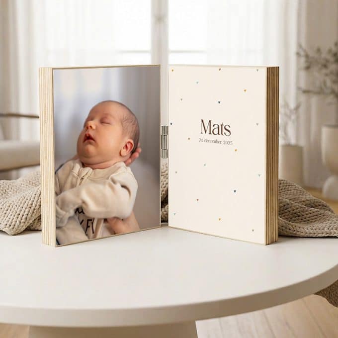 geboorteposter op hout 2 luik met foto tiny hearts jongen