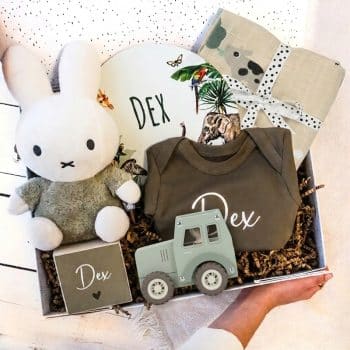 kraamcadeau urban green van Hip&Mama Box; stoere cadeaubox voor jongens.