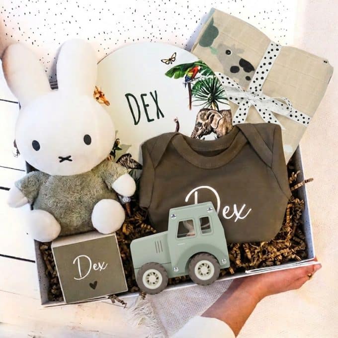 kraamcadeau urban green van Hip&Mama Box; stoere cadeaubox voor jongens.