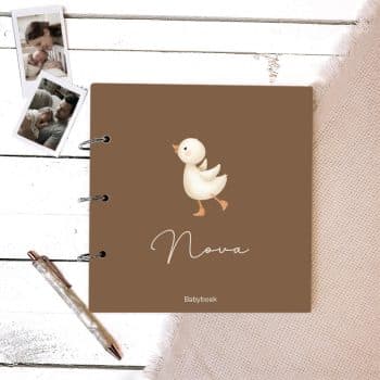 Babyboek met naam | Gansje - Bruin