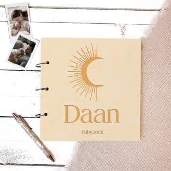 Babyboek met naam | Maan - gegraveerd