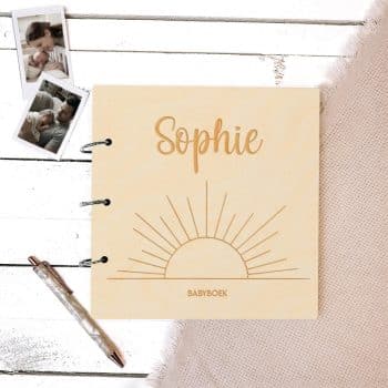 Babyboek met naam | Zon - gegraveerd